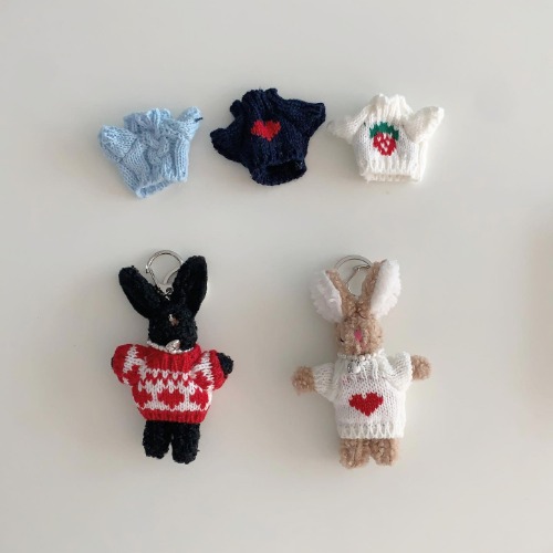 rabbit sweater keyring ; 2color